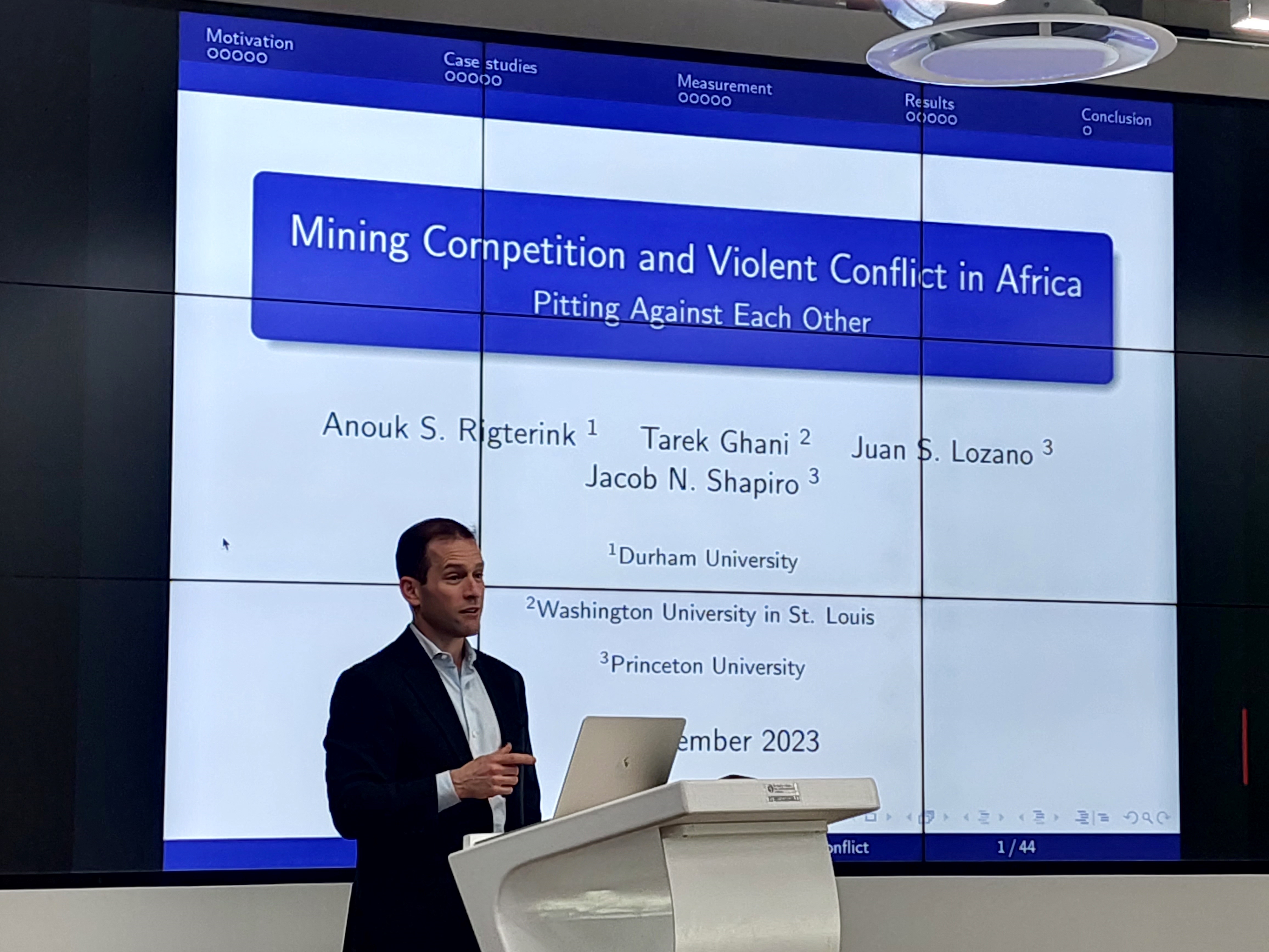 Seminario competencia minera y conflictos violentos en africa portada.jpg