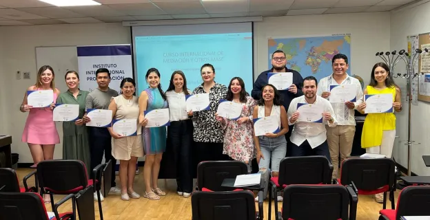 Estudiantes de maestría y doctorado concluyen curso de promediación