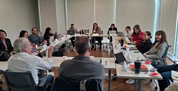 Un curso de verano con Boris Muñoz y Adriana Ontiveros que conectó a los estudiantes con las voces más influyentes del periodismo en español