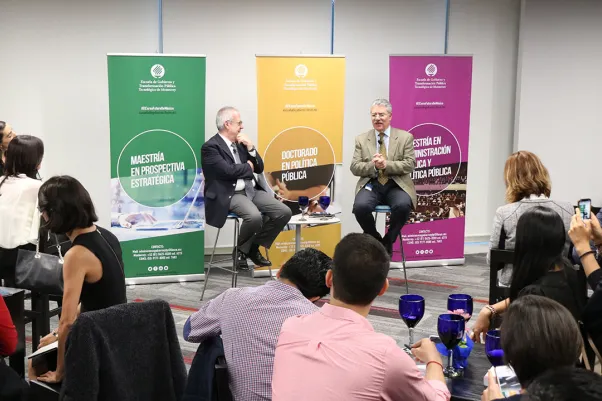 arturo sanchez platicando con carlos urzua