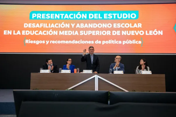 Presidium en evento de presentación de Nuevo León