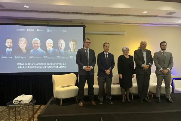 Panel inaugural de la CONOSAFI con tomadores de decisiones y academia